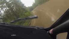 Nehoda finského závodníka na rallye ve Finsku