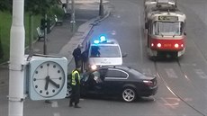 Pi dopravní nehod, kdy osobní auto nabouralo zastávku MHD na námstí...
