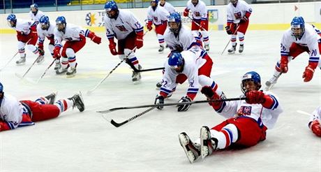 eským hokejistm do 18 let se na turnaji v Beclavi daí.