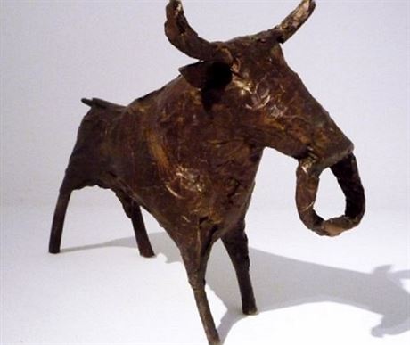 Soka býka, kterou z praské galerie ukradla hledaná dvojice