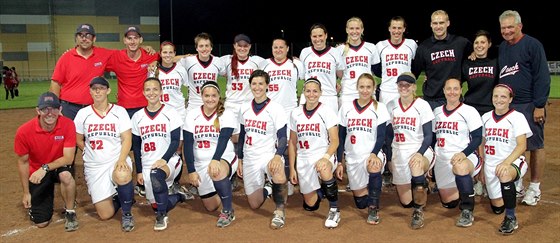 eská softbalová reprezentace en ped odletem na MS v nizozemském Haarlemu.