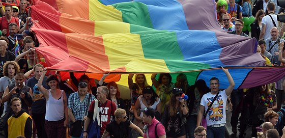 Pochod hrdosti homosexuálů Prague Pride v srpnu 2015.
