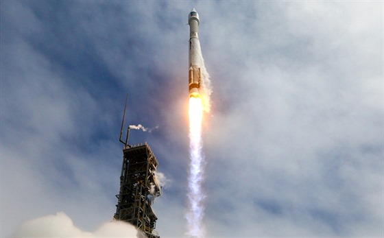 Start rakety Atlas V 401 se satelitem WorldView-3 na palub (13. srpna 2014)