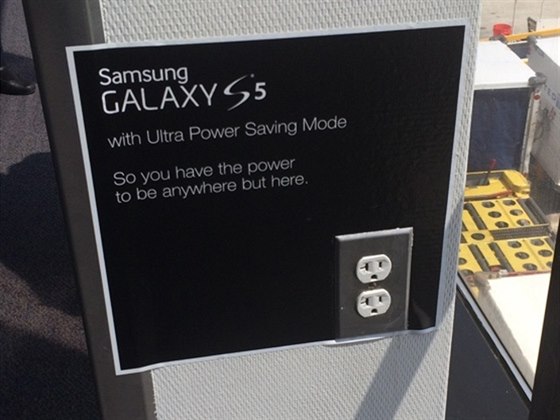 Detail banneru Samsungu, kter vyzdvihuje sporn reim u Galaxy S5