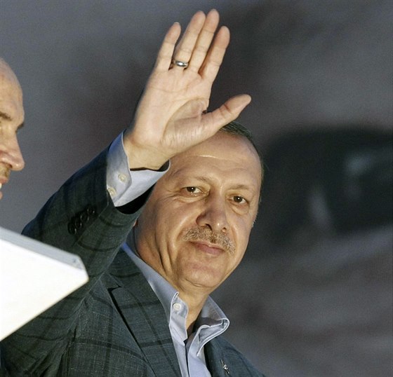 Turecký premiér RecepTayyip Erdogan jasn vyhrál první kolo prezidentských...