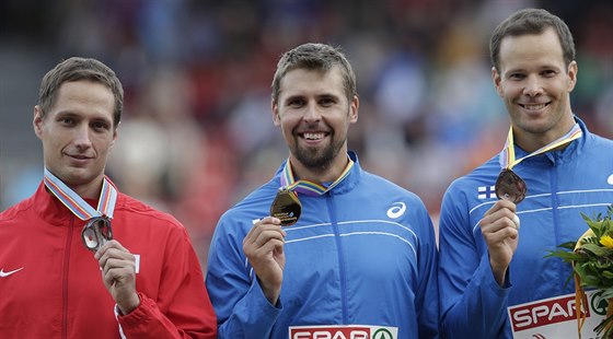 MEDAILISTÉ. Na atletickém ME v Curychu opanovali v hodu otepem tito ti mui -...