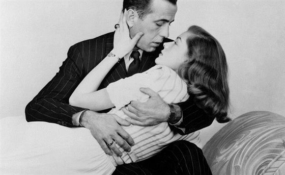 Lauren Bacallová ve své druhé velké roli: Hluboký spánek. Tisíce en jí závidly, jejím partnerem byl Humphrey Bogart.