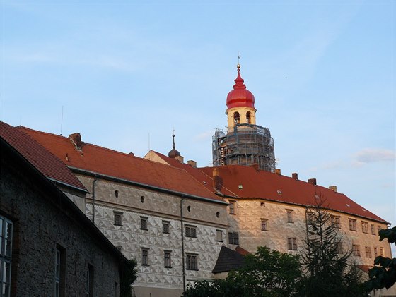 Klempíi a dalí emeslníci se posunuli s pracemi na stíku ochozu. Leení u odhalilo lucernu.