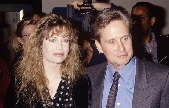 Diandra Lukerová a Michael Douglas (1994)