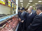 Prezident Vladimír Putin navtívil po uvalení sankcí moskevský obchod s...