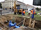 Výmna pokozené ásti vodovodního potrubí v praských Dejvicích. (13. srpna...