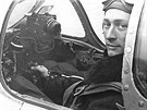 Míťa Milota na jedné ze dvou dochovaných fotografií ve „svém“ MiGu-15