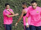 Luis Suárez (uprosted) poprvé trénuje se spoluhrái s Barcelonou. Arbitrání...