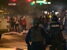 Stety mezi policií a demonstranty v americkém mst Ferguson
