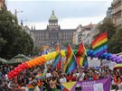 Tisíce lidí se v Praze zúastnilo pochodu hrdosti homosexuál, bisexuál a