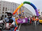 Tisíce lidí se v Praze zúastnilo pochodu hrdosti homosexuál, bisexuál a...