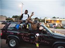 Kvůli smrti černošského mladíka demonstrovaly v americkém Fergusonu stovky