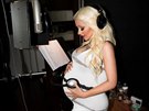 Christina Aguilera na snímku z nahrávacího studia