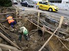 Oprava vodovodního potrubí na rohu Evropské a Gymnazijní ulice v Praze 6.