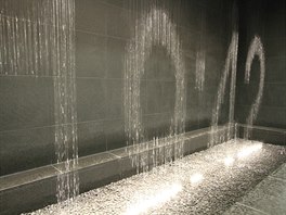 Vodní hodiny na nádraí v Ósace (Japonsko)