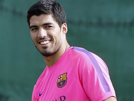 Luis Suárez bhem prvního tréninku v Barcelon. Arbirtání soud mu zmírnil...