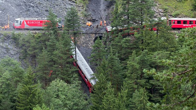 Nehoda výcarského vlaku u obce Tiefencastel. (13. srpna 2014)