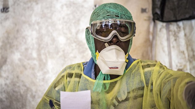 Zdravotnick pracovnk, kter v Sierra Leone bojuje s epidemi eboly (11. srpna 2014)