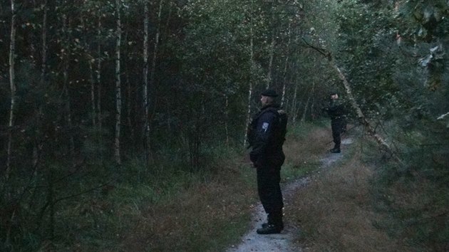 Stovky policist opt proesvaly Klnovick les (15.8.2014)