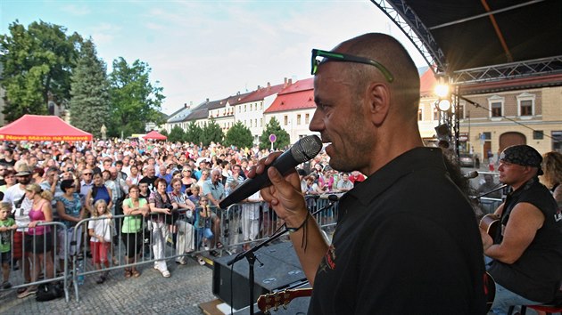 Neekal jsem, e vs sem pijde tolik. Jste blzni! Bt vmi, jsem nkde na kole nebo u vody. Dkuju vm, e jste pili! podkoval Jaro (10. srpna)