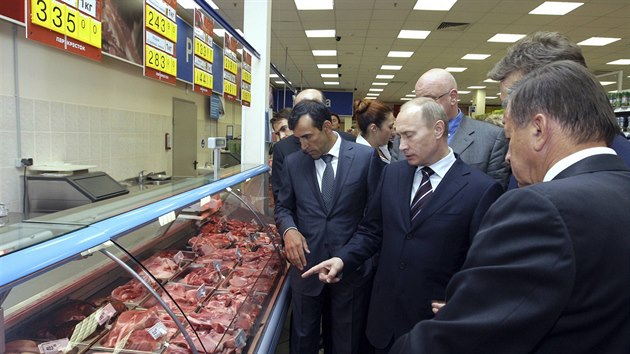 Prezident Vladimr Putin navtvil po uvalen sankc moskevsk obchod s potravinami.