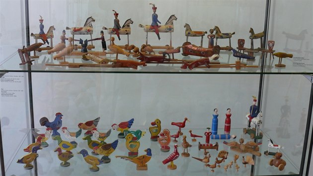 Ukázka starých krounských hraček ze sbírky Františka Kyncla.