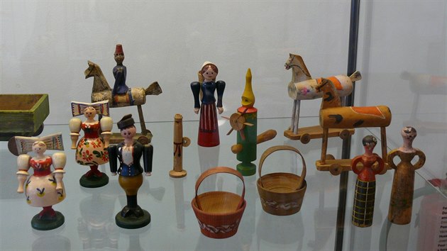 Ukázka starých hraček ze Skašova na Šumavě ze sbírky Františka Kyncla.