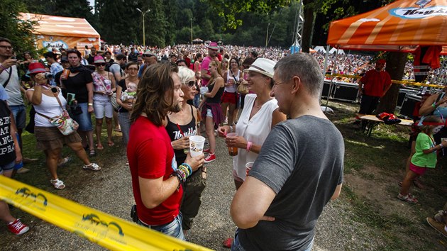 Richard Krajčo, Karin Babinská, Eliška Kaplicky a Andrej Babiš na festivalu Kryštof Kemp na Konopišti (9. srpna 2014)