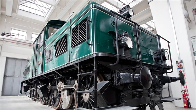 Dky dotaci z Regionlnho operanho programu Jihozpad bylo restaurovno uniktnch historickch expont jako je elektrick lokomotiva, trolejbus i parn stroj.