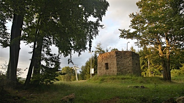 Na Šacberku je v současnosti jenom torzo vyhlídkové věže. Stojí na vrchu, kde je sjezdovka s vlekem.
