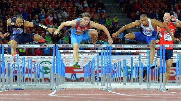 Petr Svoboda ve finále 110 metr pekáek na mistrovství Evropy v Curychu.