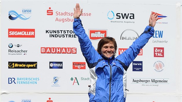 Kateina Hokov na zvodu SP ve vodnm slalomu v Augsburgu skonila tet a ovldla celkov poad Svtovho pohru.