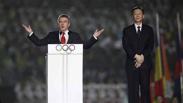 Prezident Mezinrodnho olympijskho vboru zahajuje olympijsk hry mldee v Nankingu.
