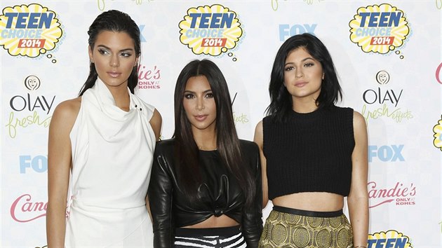 Kendall Jennerová, Kim Kardashianová a Kylie Jennerová na Teen Choice Awards (Los Angeles, 10. srpna 2014)