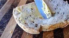 N ButterUp je uren k mazání ztuhlého másla.
