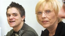 Ji�í Mádl a Marie Poled�áková p�edstavují film Jak se krotí krokodýli (2006)