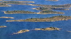 Podlouhlé tvary ostrov� prý vznikly tím, jak 3 km vysoký led roztával,...