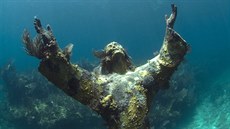 Korály porostlá socha Jeíe Krista na Florid
