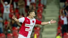 Slávistický útočník Milan Škoda se raduje z jednoho ze dvou gólů, které Liberci...