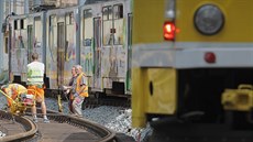 Pokládka tramvajových kolejí U Zvonu v Plzni.