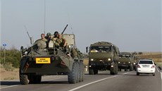 Ruský ozbrojený konvoj poblíž ruského města Kamensk-Šachtinsky (16. 8. 2014).