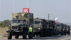 Ruský ozbrojený konvoj poblíž ruského města Kamensk-Šachtinsky (16. 8. 2014).