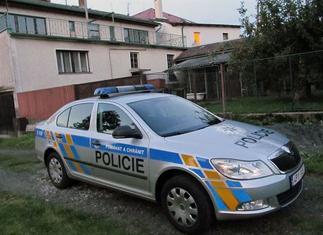 Dm v Janovicích na Klatovsku, u kterého psi peskoili plot a pokousali estiletého chlapce.