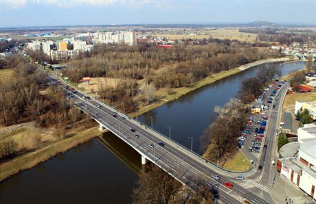 Pokud by bylo v Pardubicích více most, nehrozil by doprav takový kolaps, jako tomu bylo napíklad loni pi uzavírce Wonkova mostu.