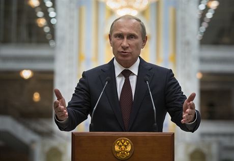 Ruský prezident Vladimir Putin na brífinku po jednání s Petrem Poroenkem na...